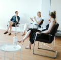 Gruppe von Personen in der Ausbildung zum Systemischen Coach am IOS 