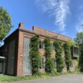 Die Frontansicht des Easterfield Campus'