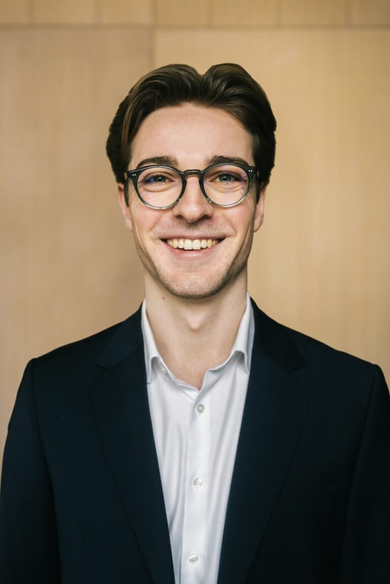 Joshua Birken ist Berater am IOS Institut.
